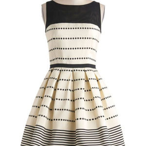 Promoting Elegance Dress by Taylor  EUC